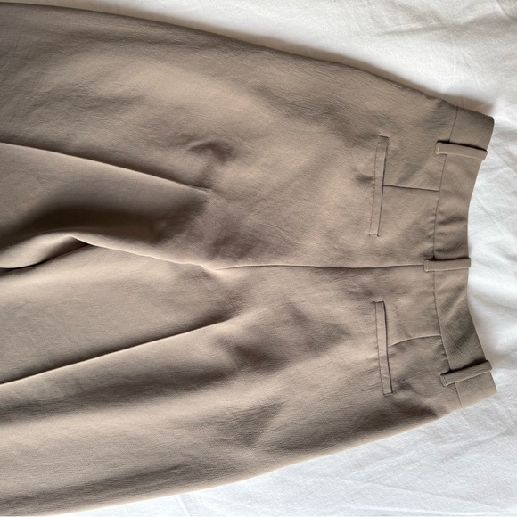 Aritzia Women's Effortless Pant in Nomad Taupe - Picture 3 of 5